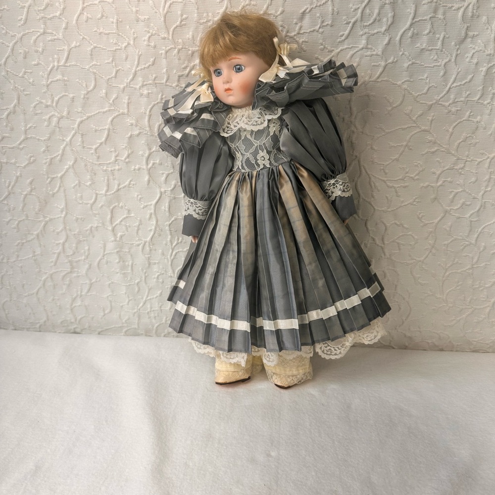 `Seymour Mann Porcelan Doll Glenda Collectable Vintage Antique